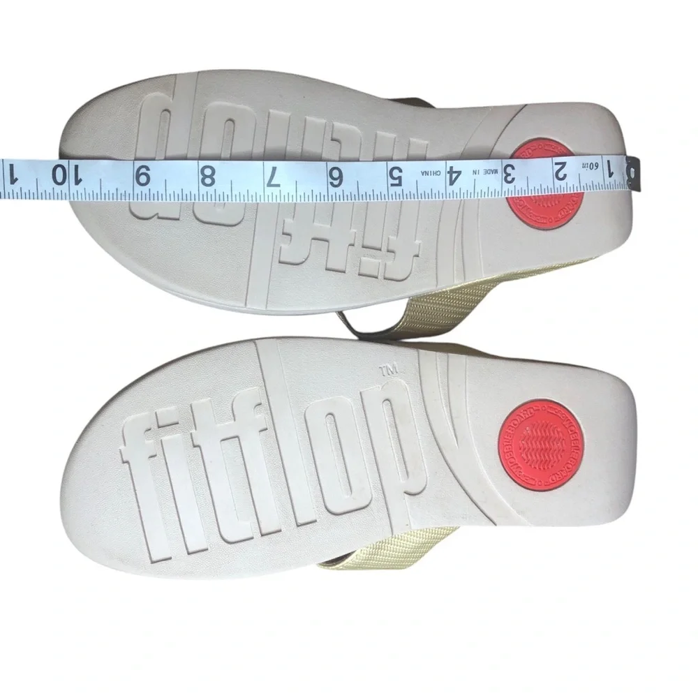 FitFlop Olive Sandals Size 8 Gold Neutral Toe Post Thong Comfort Minimalist